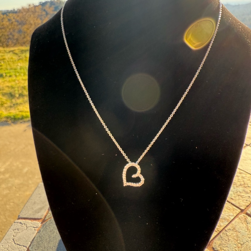 Hearts on Fire 18 carat white gold with diamonds Heart Necklace - Picture 5 of 6